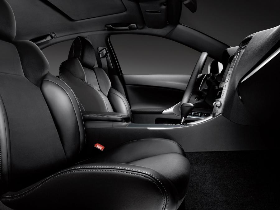  Lexus IS250 F-Sport 2010 года  (EU) (фото 6 из 7)